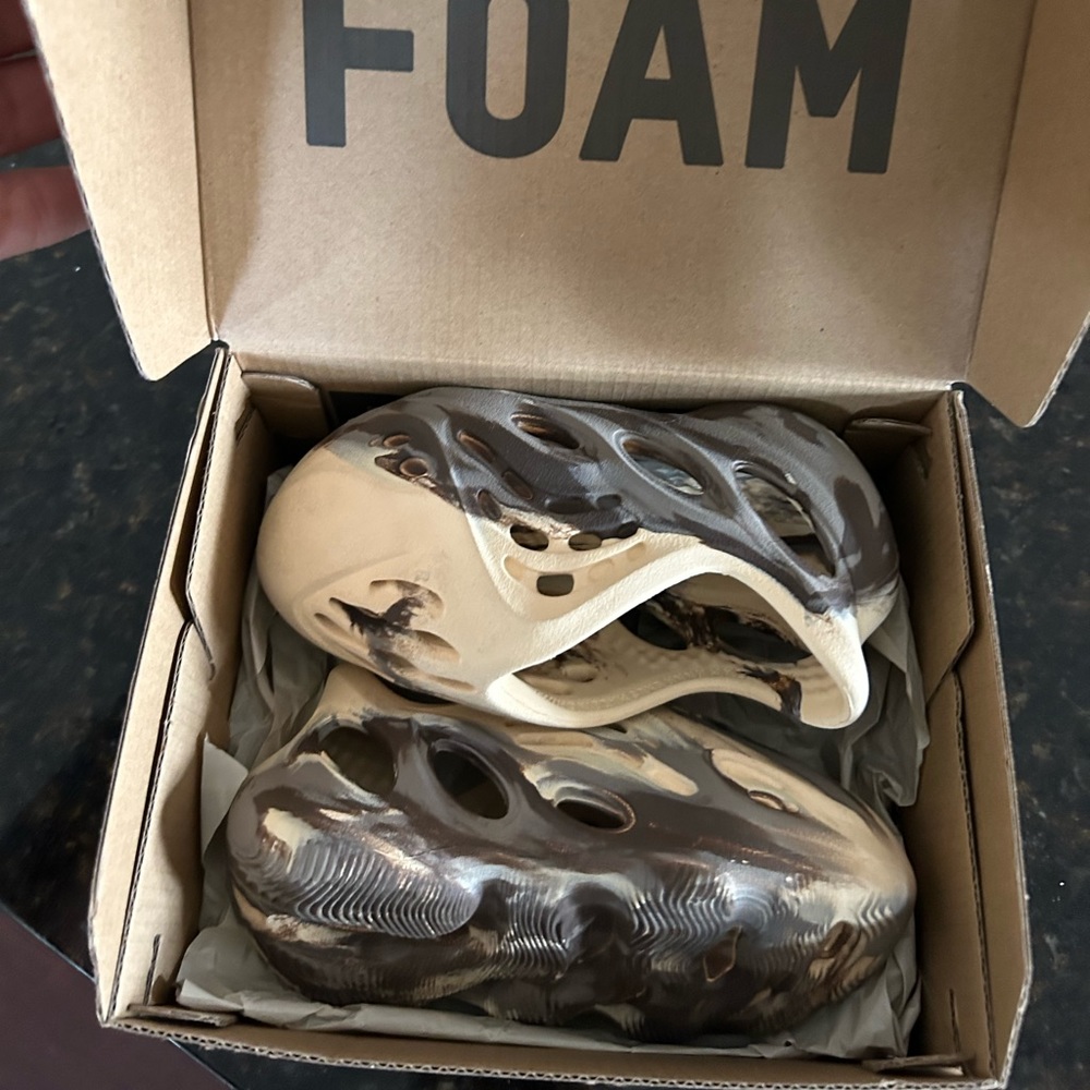 Toddler Yeezy foam runners